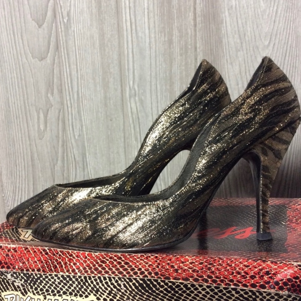 Vintage Gold and Black Heels - Size 7.5